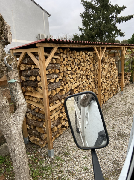 Protéger ma pile de bois en hiver en Gironde