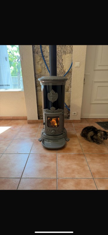 Devis et pose d'un poêle à bois de marque Godin à Saint Éstèphe dans le Médoc en Gironde